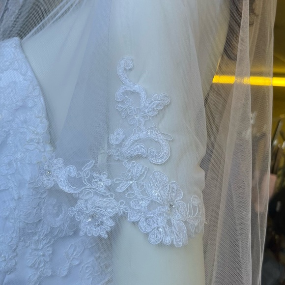 WEDDING DRESS BY DAVID’S - Picture 8 of 9